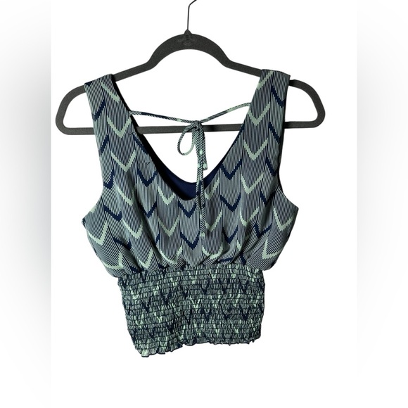 Papaya Women’s Smocked Crop Top Medium Blue Green Chevron Print Sleeveless - Picture 3 of 7